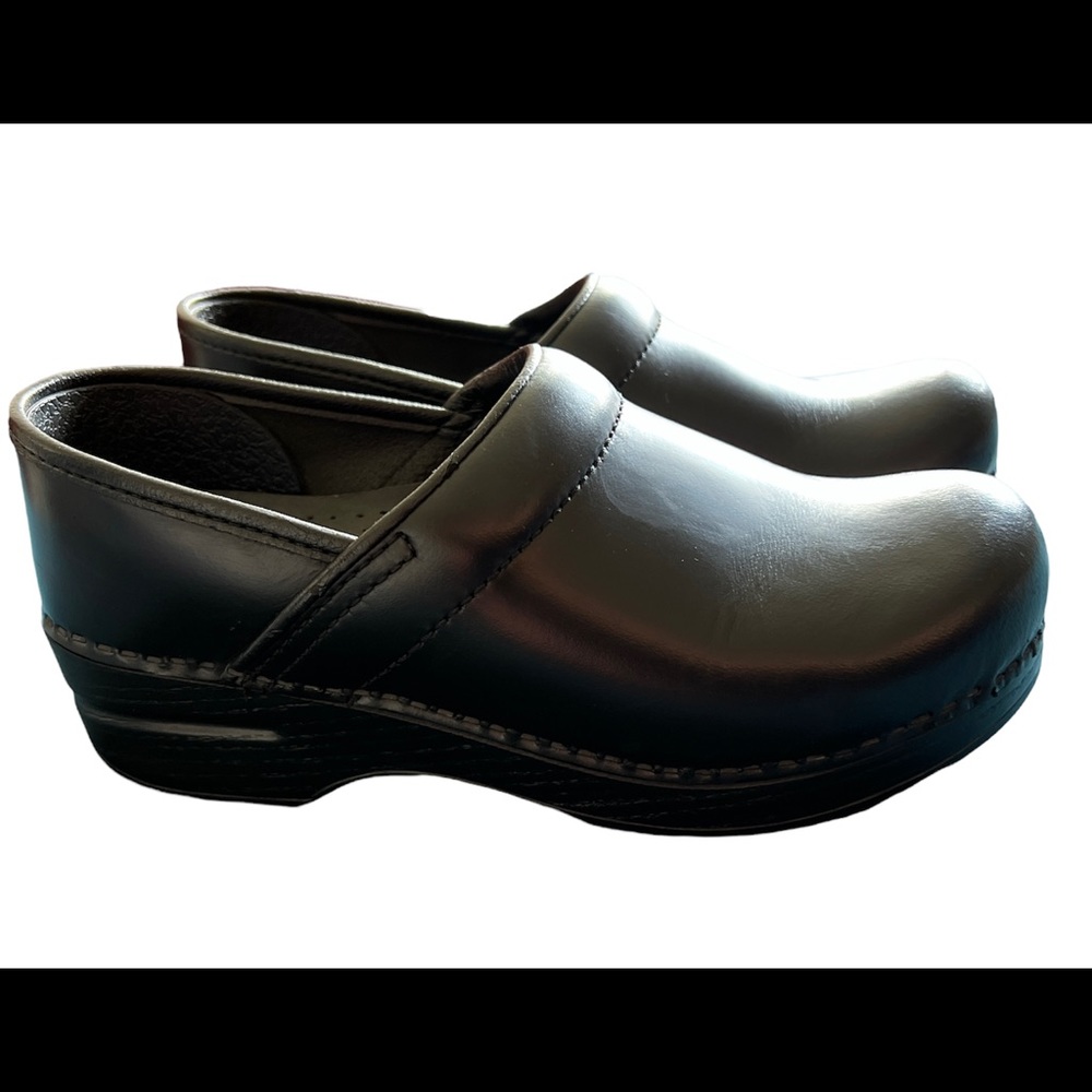 Women’s Dansko Clogs Size 37/6.5